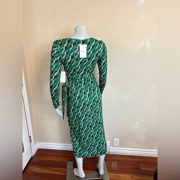 NWT - Saint and Sofia - Amelia Wrap Dress in Green Jardin Geo. Size: 6. - Picture 5 of 8